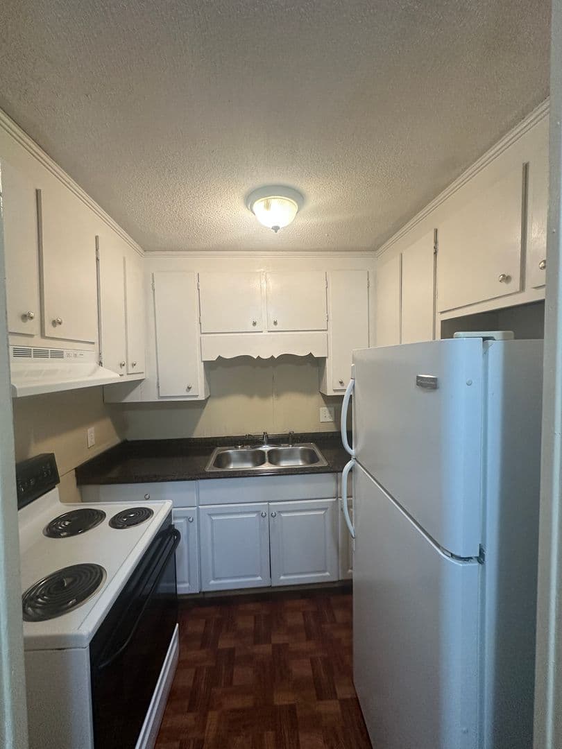 Valdosta Apartment: 100 Lankford Circle