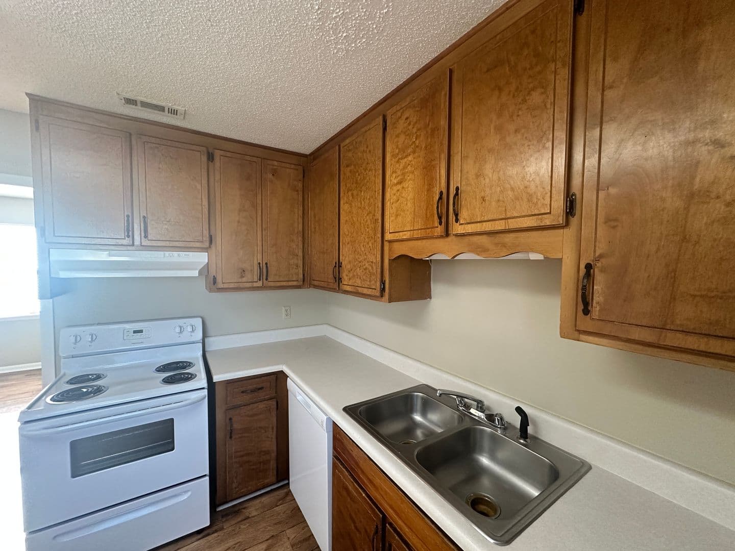 Hahira Apartment: 509 E. Main St. * - 911 - D