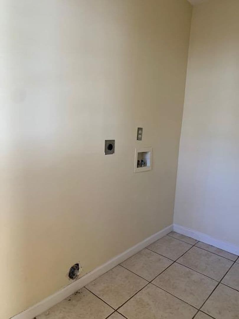 Valdosta House: 722 E Brookwood Place*