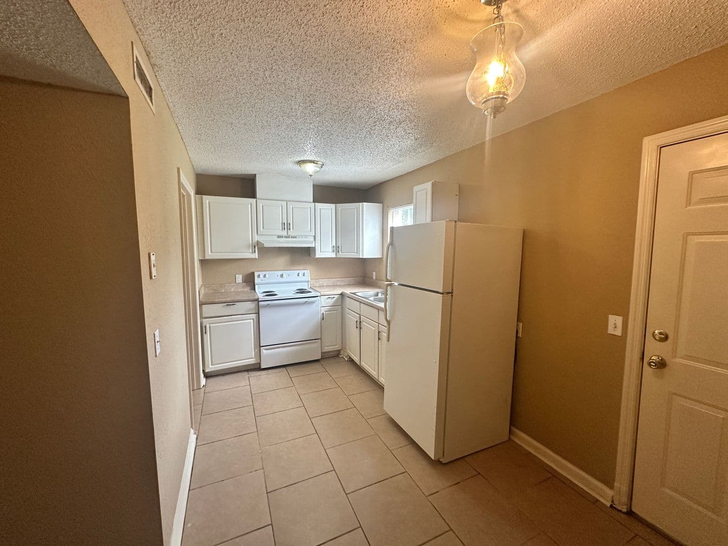 Adel Townhome: 1305 Breckenridge Dr Apt 9