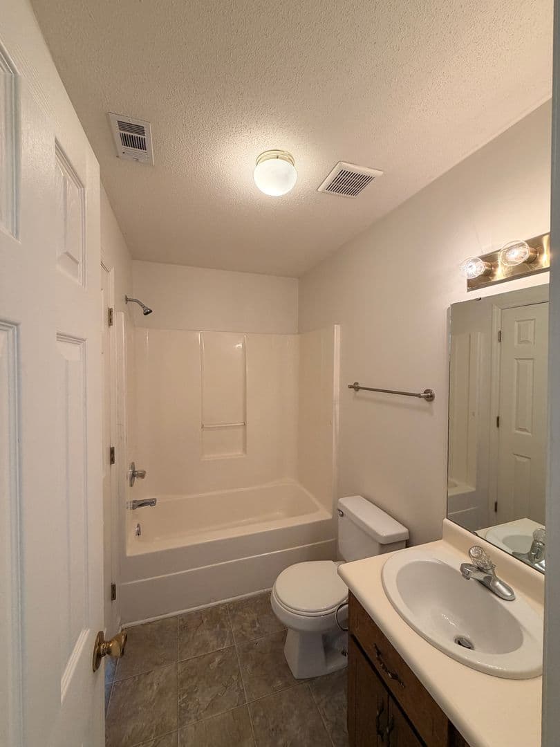 Valdosta House: 2206 A Pulaski Cir