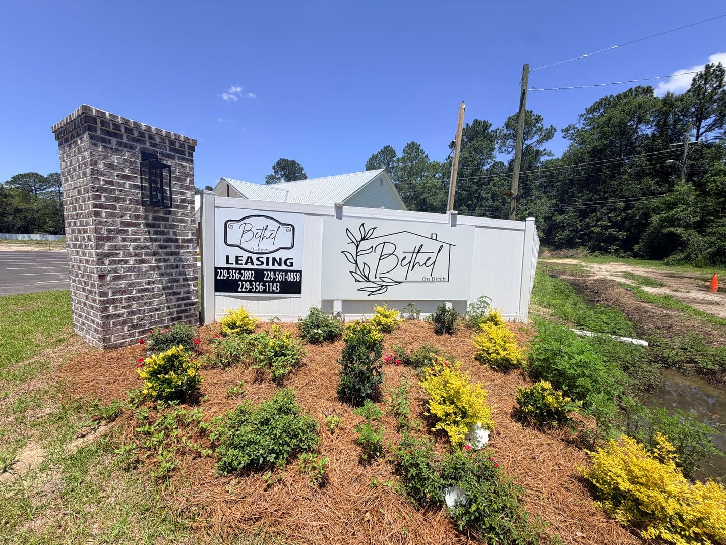 Adel Apartment: 515 Birch St. * - M