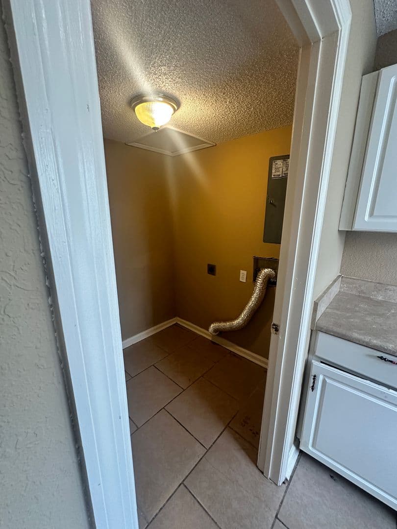 Adel Townhome: 1305 Breckenridge Dr Apt 9
