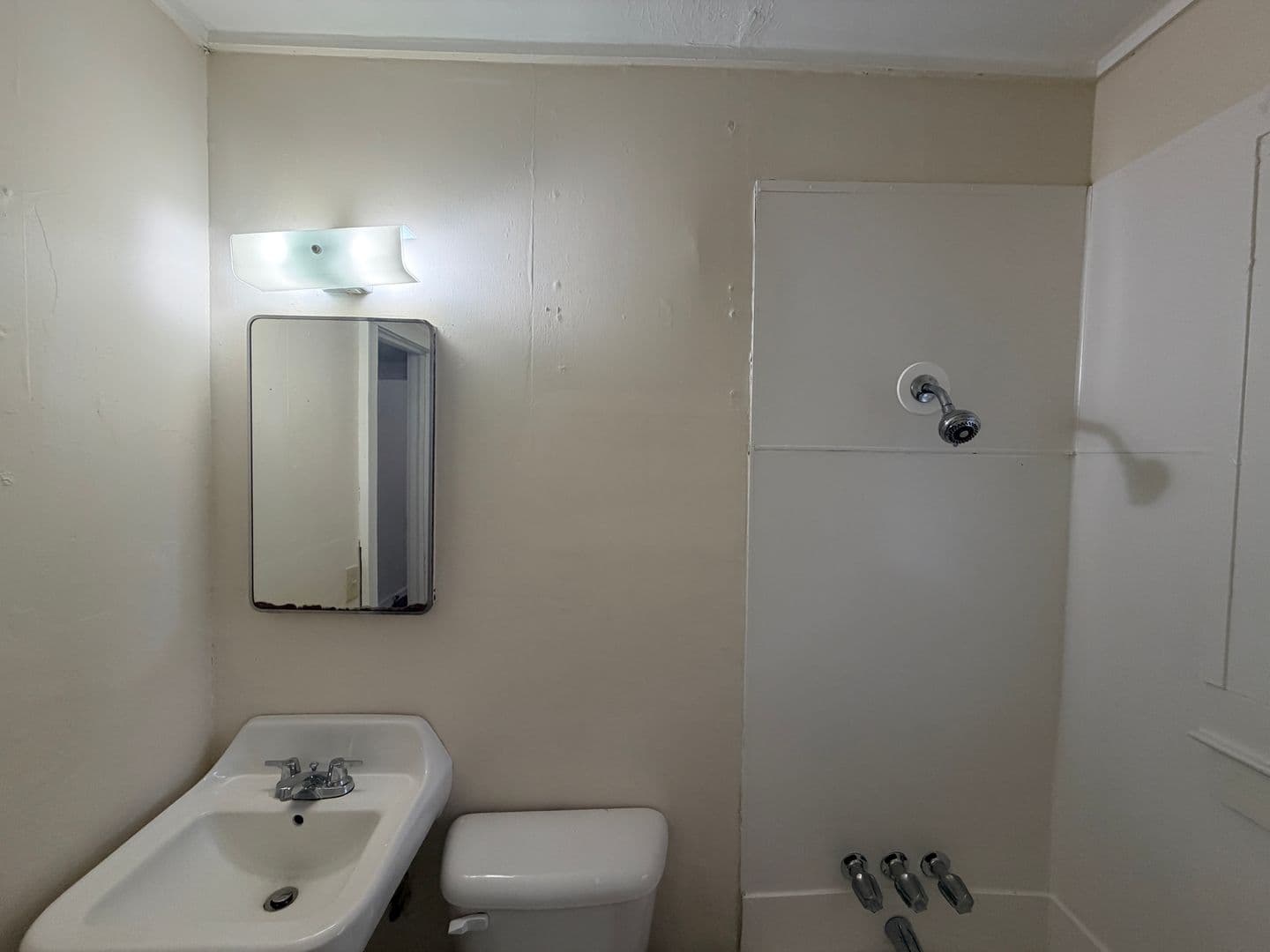 Valdosta House: 1701 N Troup Street*