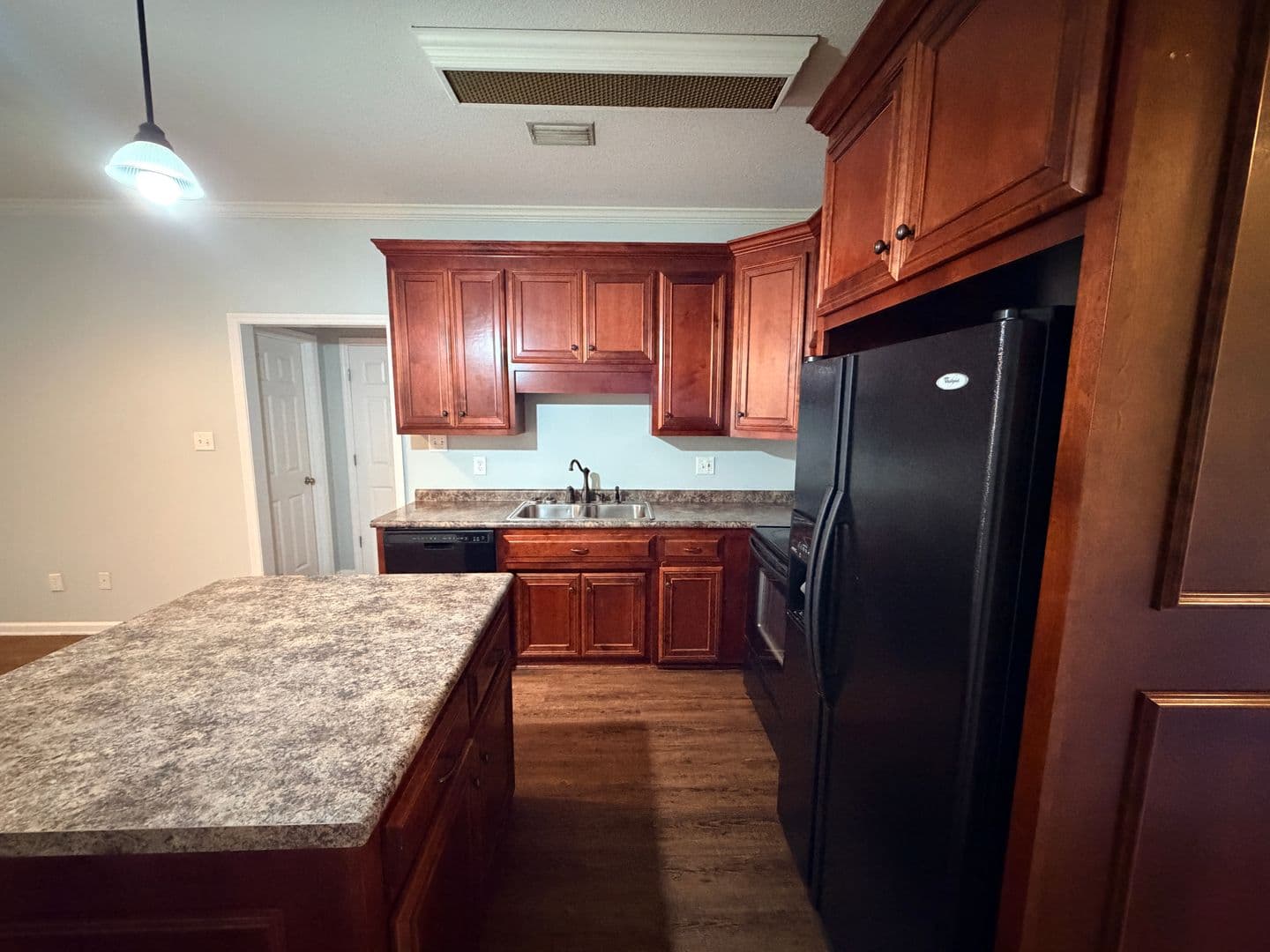 Hahira Apartment: 103 S. West St * - 934 - C