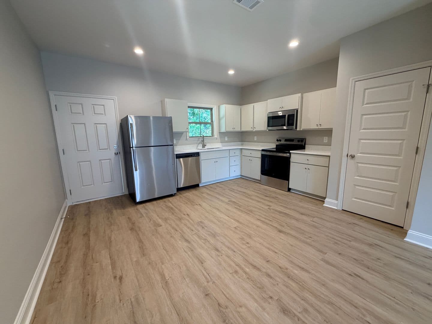 Sparks Apartment: 203 S. Goodman St*