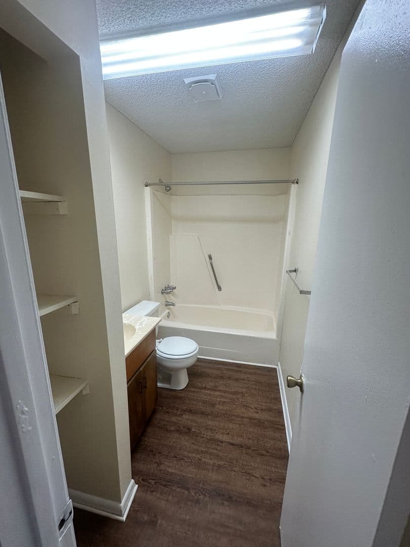 Remerton Apartment: 1603 Victory St