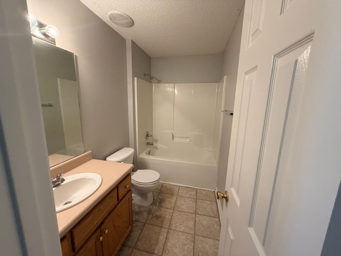 Hahira Apartment: 415 S. Hagan Bridge Rd. * - H17