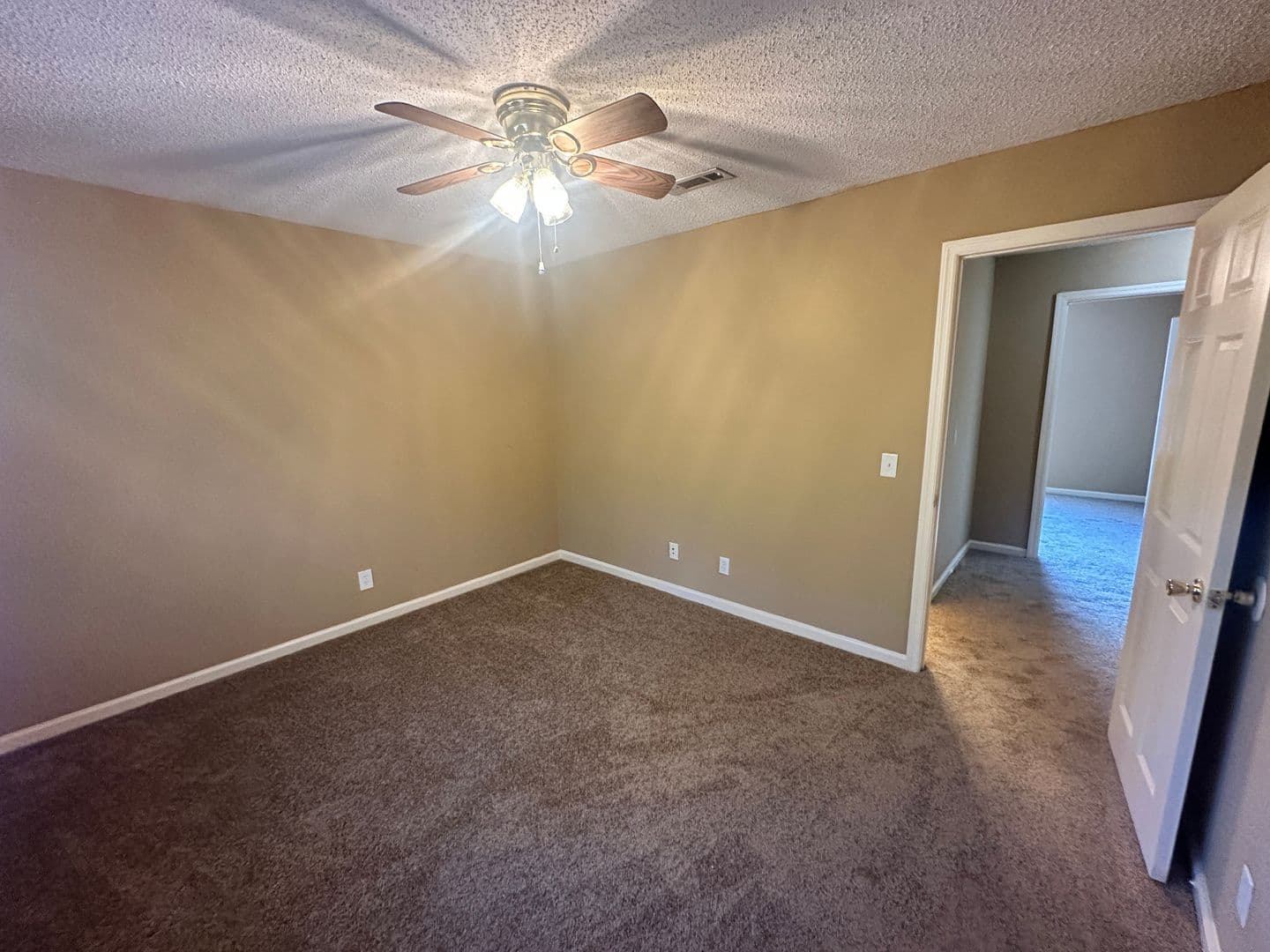 Adel Townhome: 1305 Breckenridge Dr Apt 9