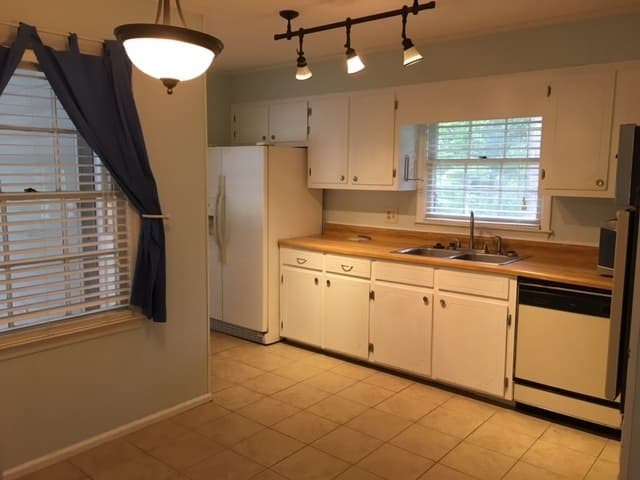 Valdosta House: 1111 Gornto Rd. *