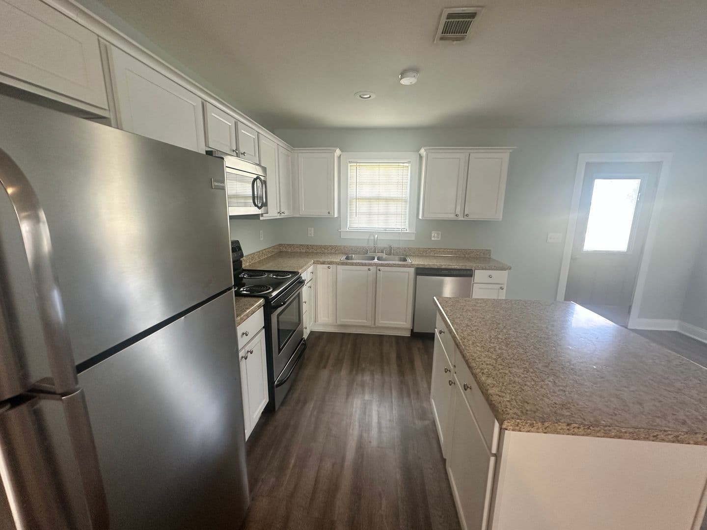 Hahira Apartment: 440 W. Stanfill St. * - 938 - B3