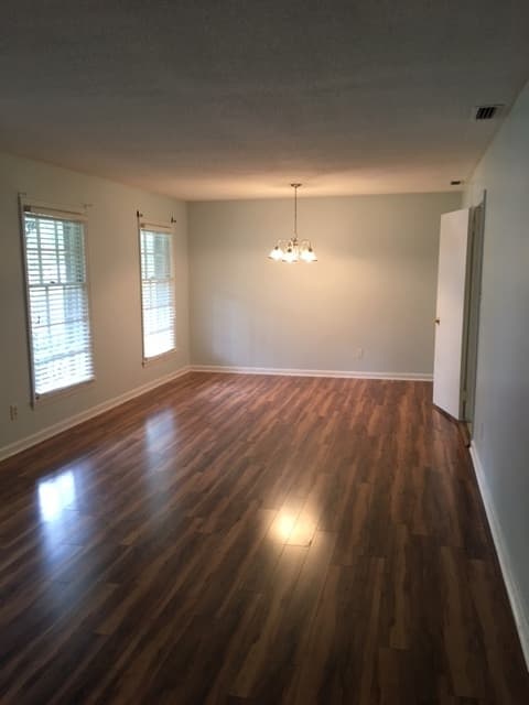 Valdosta House: 1111 Gornto Rd. *