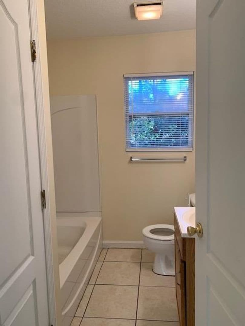 Valdosta House: 722 E Brookwood Place*