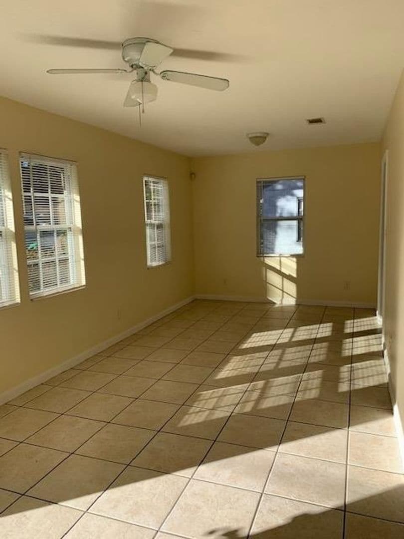 Valdosta House: 722 E Brookwood Place*