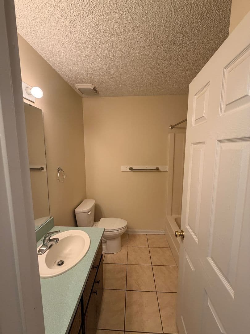 Valdosta House: 377 Pinedale Cir*