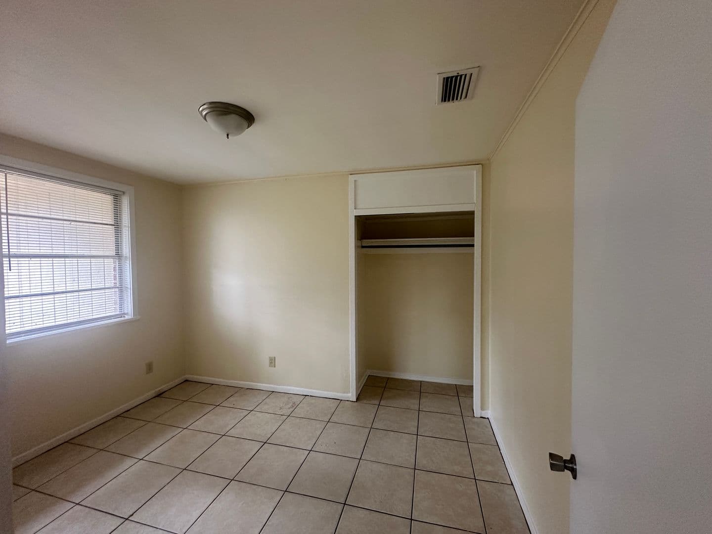 Valdosta House: 813 E. Poplar Dr *