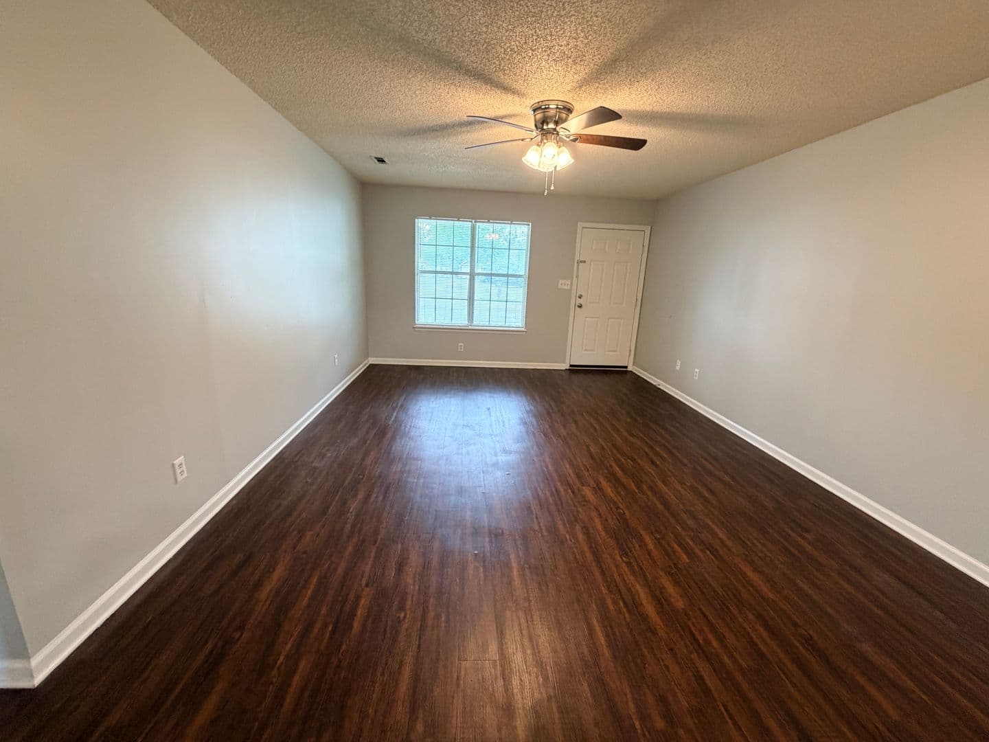Hahira Apartment: 415 S. Hagan Bridge Rd. * - F11