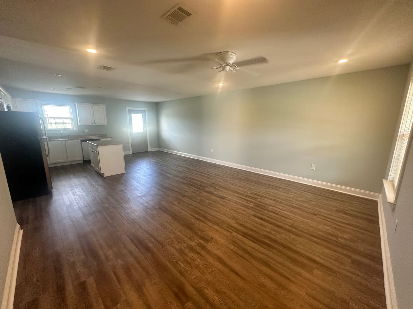 Hahira Apartment: 440 W. Stanfill St. * - 938 - B3