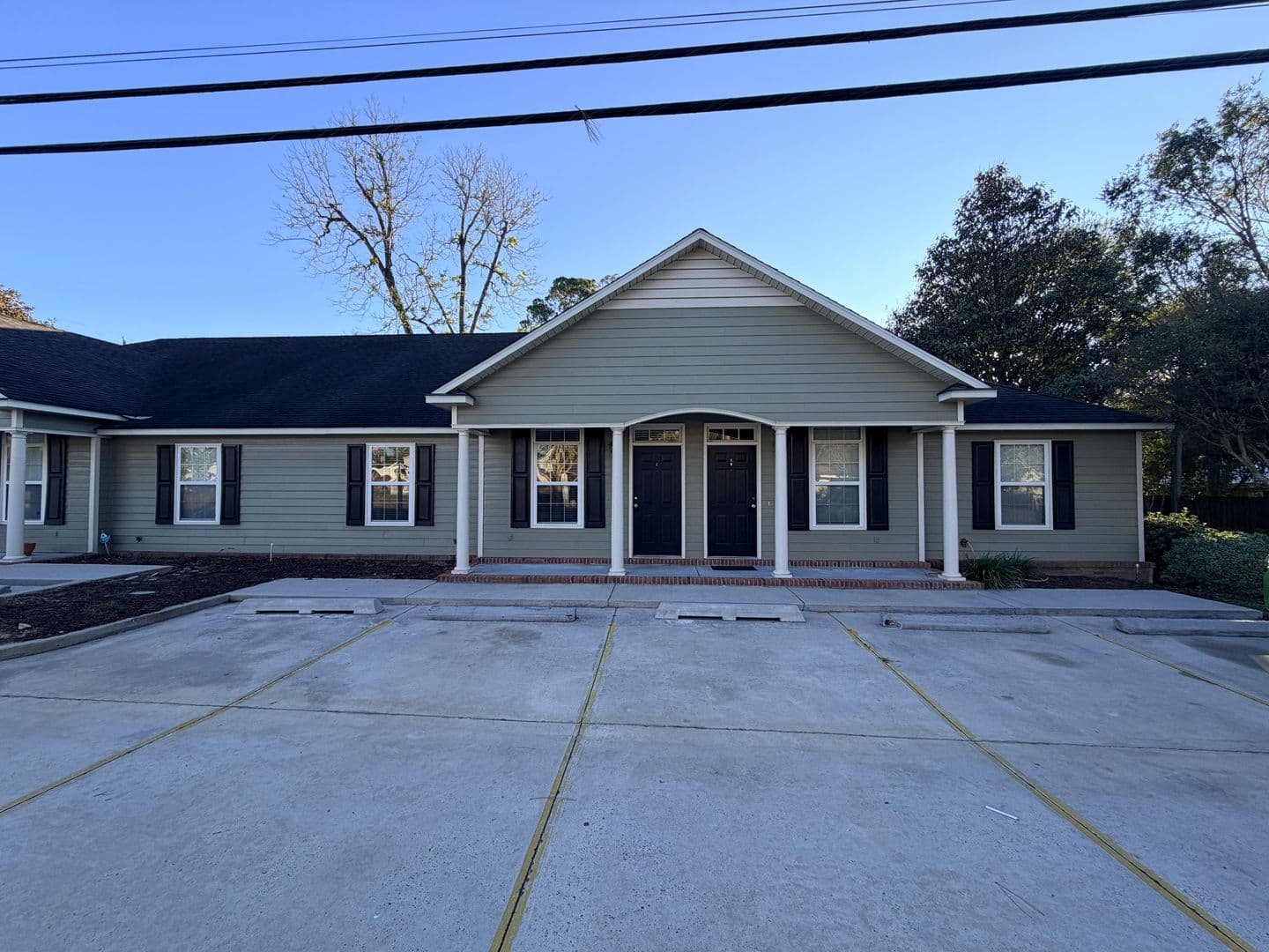 Hahira Apartment: 103 S. West St * - 934 - C