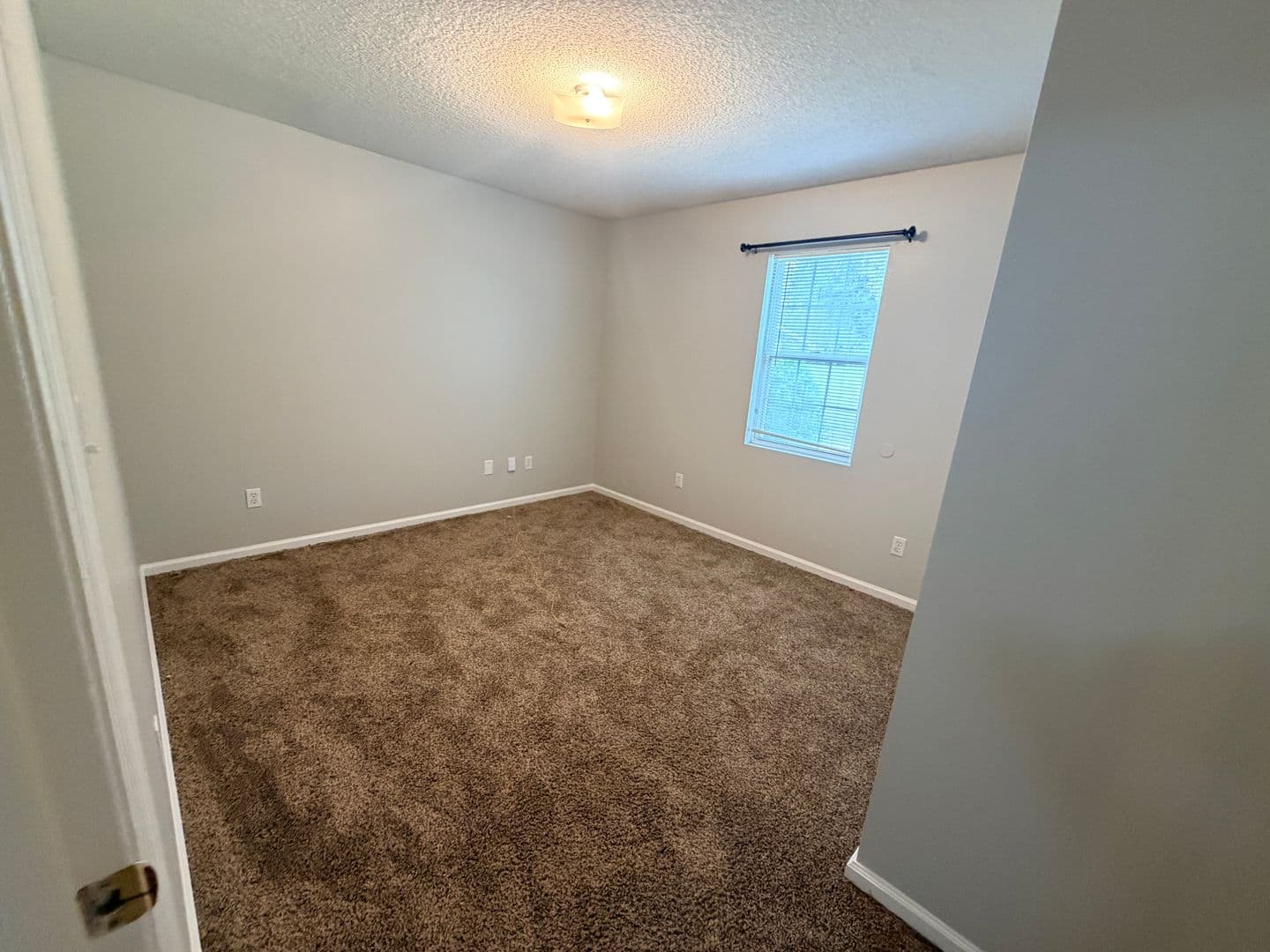 Hahira Apartment: 415 S. Hagan Bridge Rd. * - H17