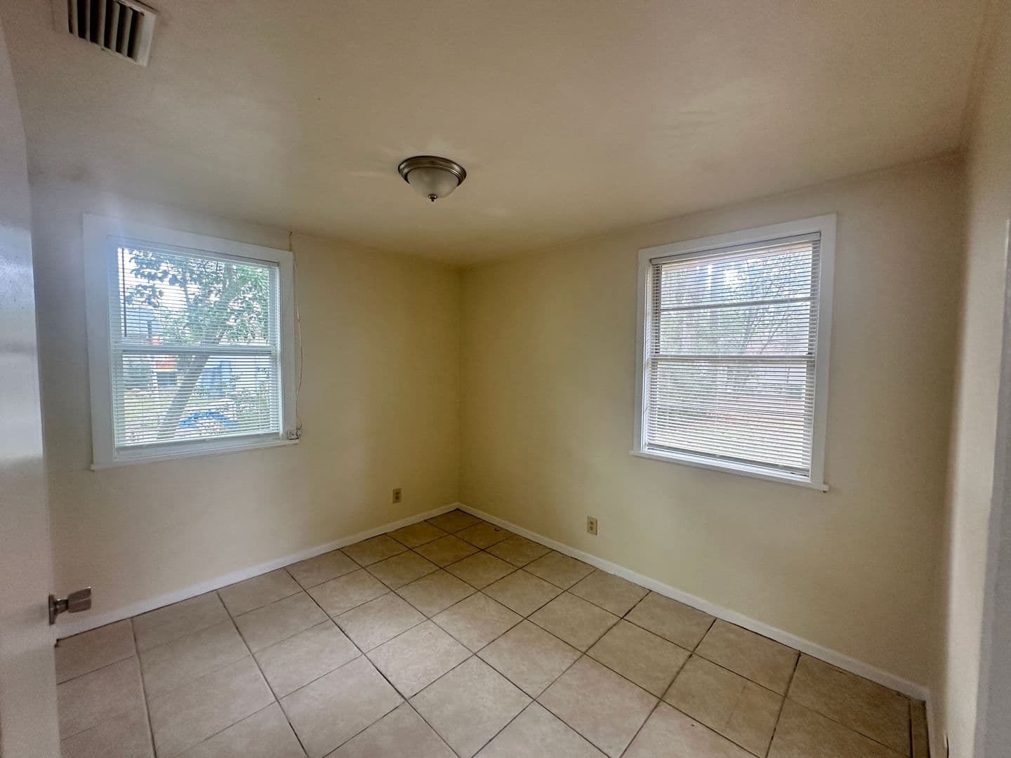 Valdosta House: 813 E. Poplar Dr *