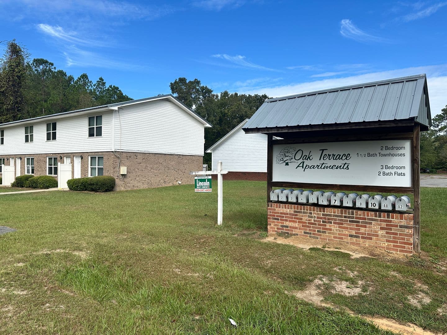 Adel Townhome: 1305 Breckenridge Dr Apt 9