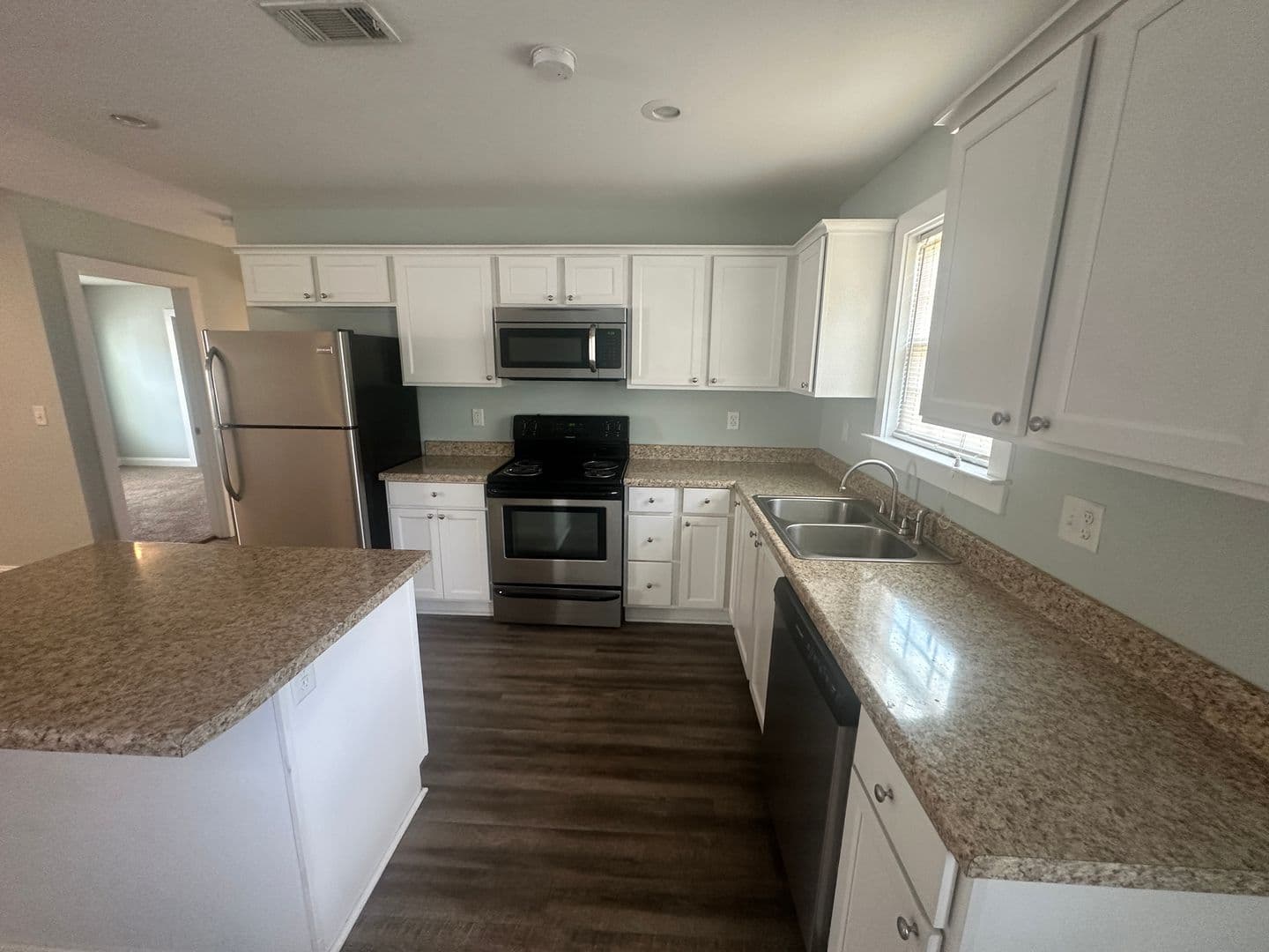 Hahira Apartment: 440 W. Stanfill St. * - 938 - B3