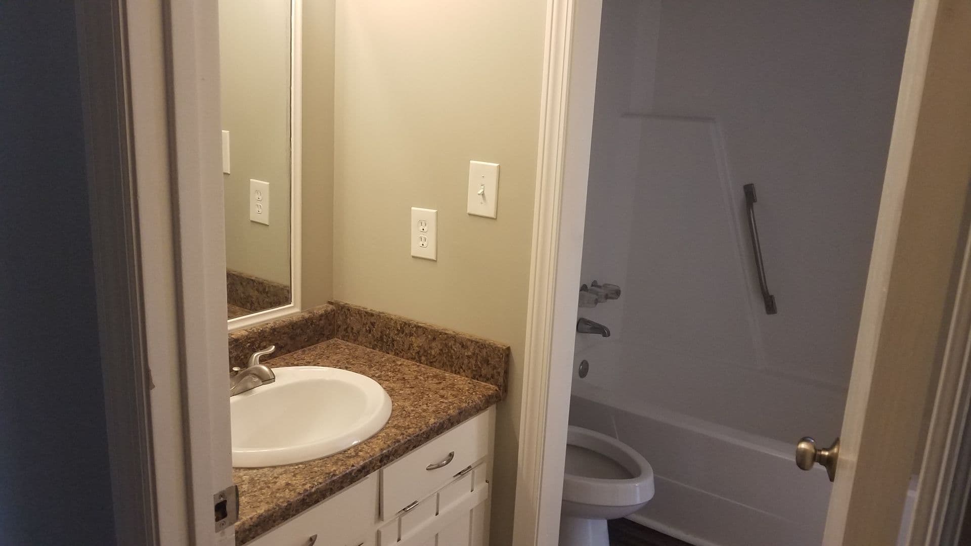 Valdosta House: 6 Lakeland Ct. *