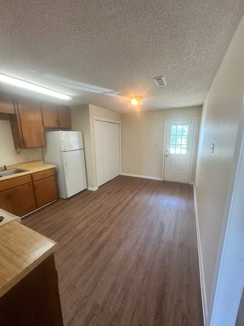 Remerton Apartment: 1603 Victory St