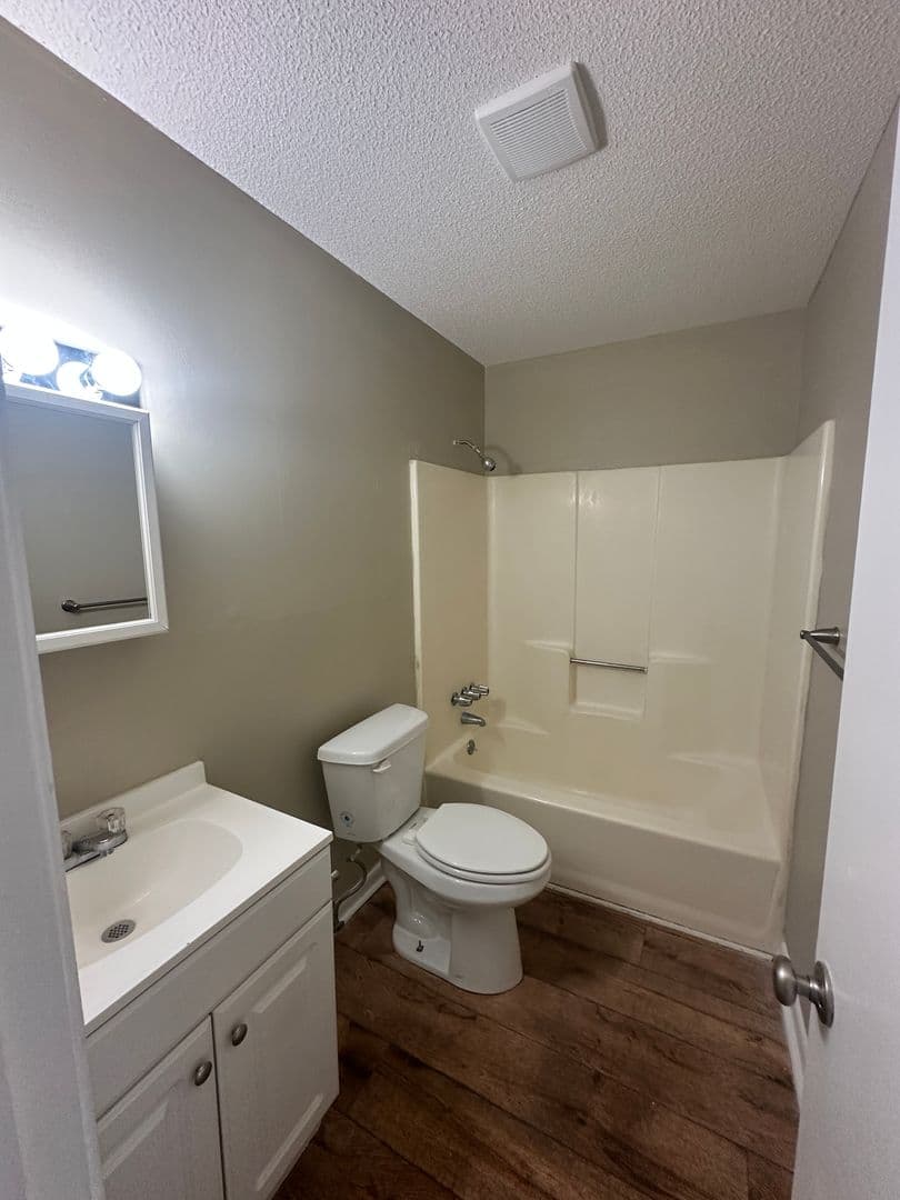 Hahira Apartment: 509 E. Main St. * - 911 - D