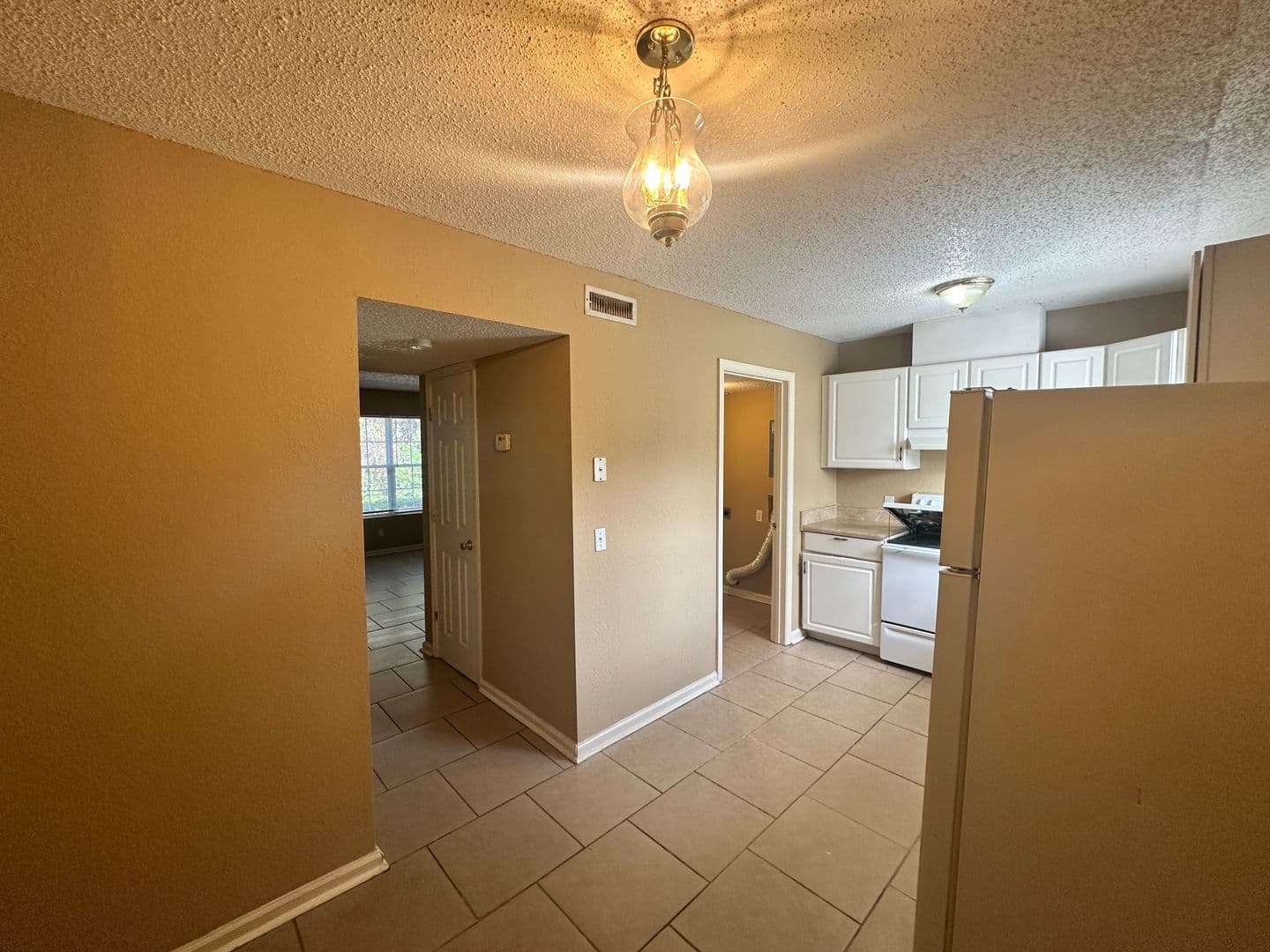 Adel Townhome: 1305 Breckenridge Dr Apt 9