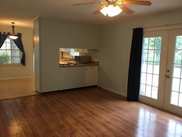 Valdosta House: 1111 Gornto Rd. *