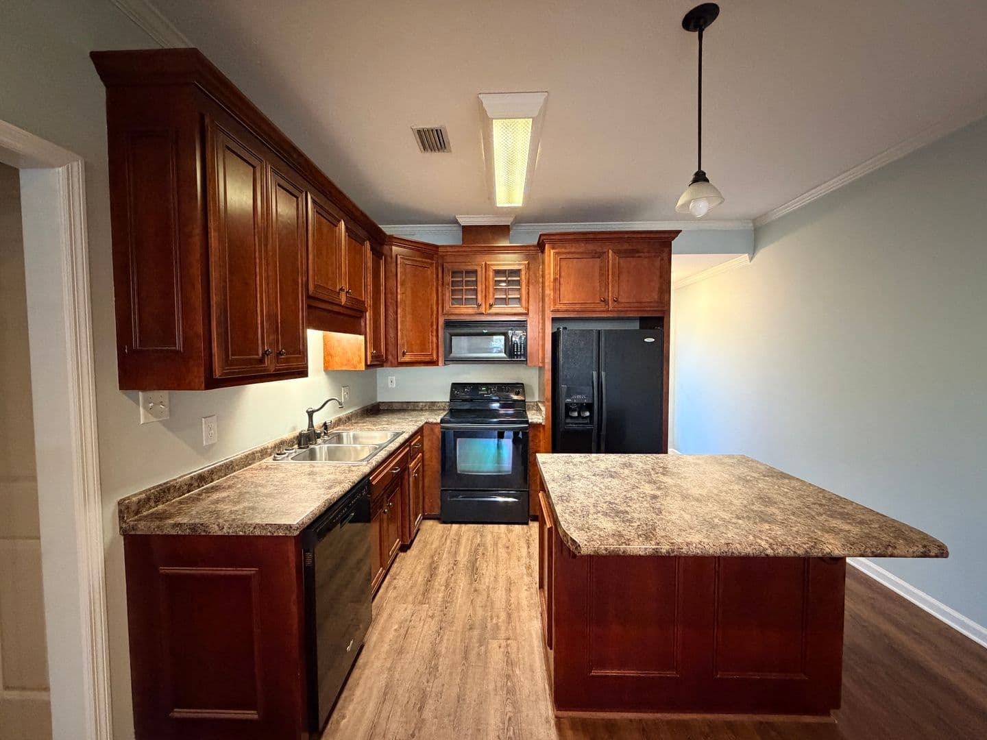 Hahira Apartment: 103 S. West St * - 934 - C