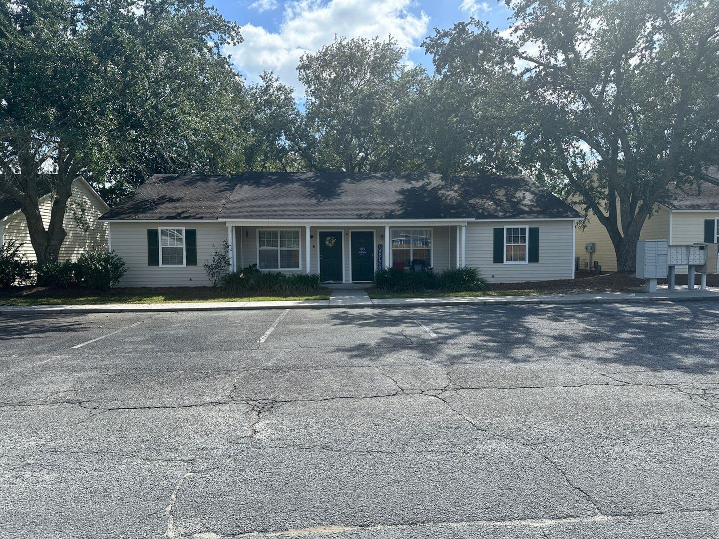 Hahira Apartment: 415 S. Hagan Bridge Rd. * - H17
