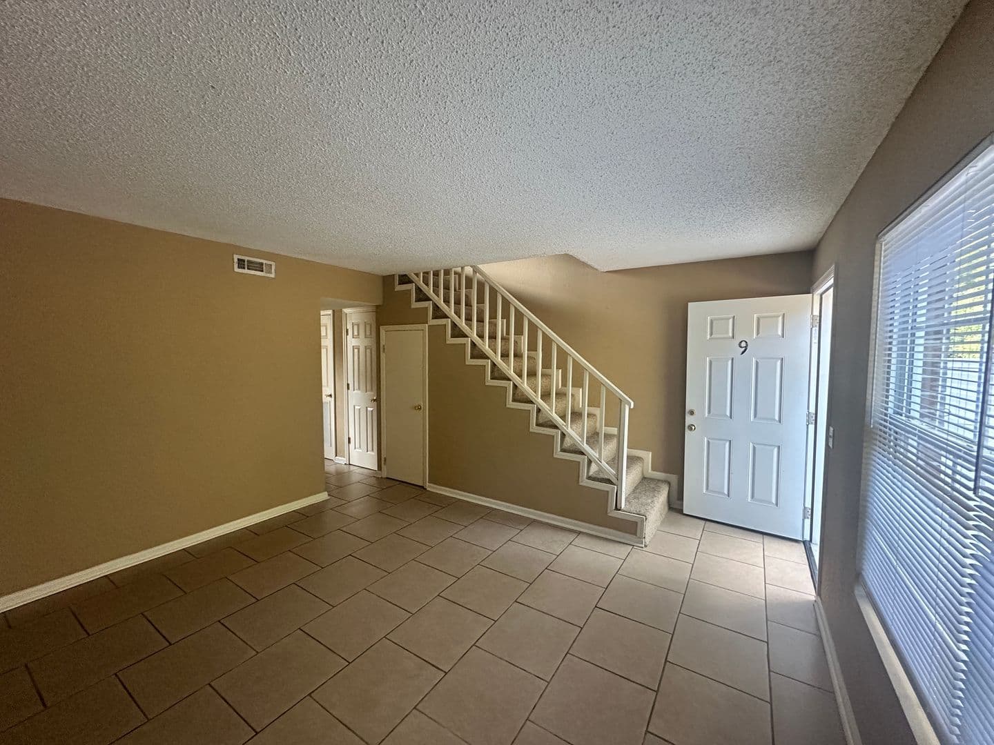 Adel Townhome: 1305 Breckenridge Dr Apt 9