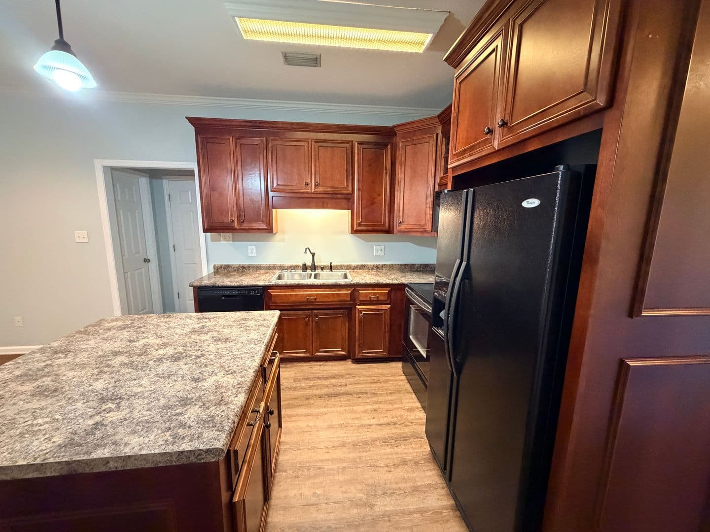 Hahira Apartment: 103 S. West St * - 934 - C