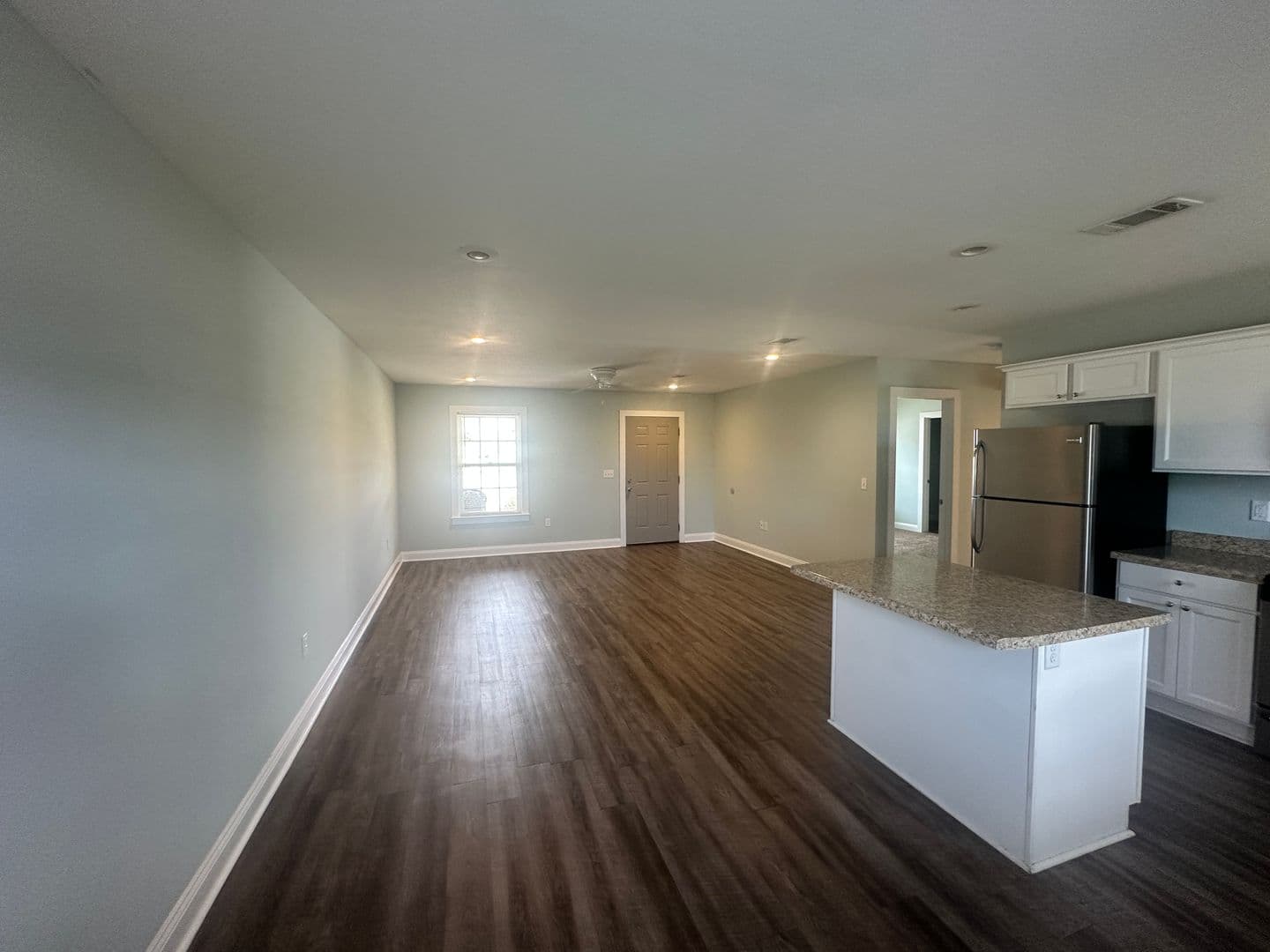 Hahira Apartment: 440 W. Stanfill St. * - 938 - B3
