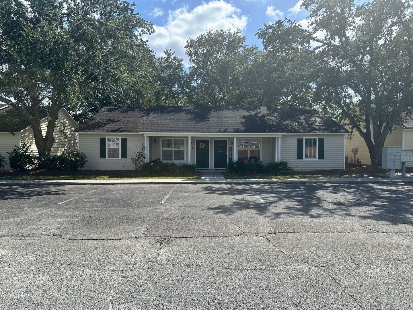Hahira Apartment: 415 S. Hagan Bridge Rd. * - F11
