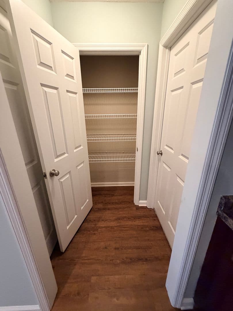 Hahira Apartment: 103 S. West St * - 934 - C
