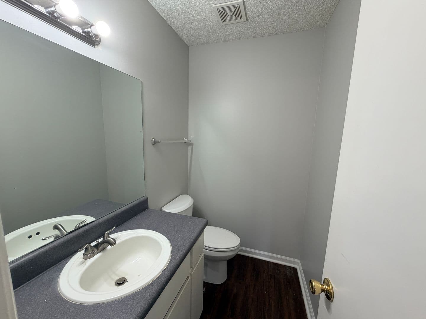 Hahira Apartment: 415 S. Hagan Bridge Rd. * - F11