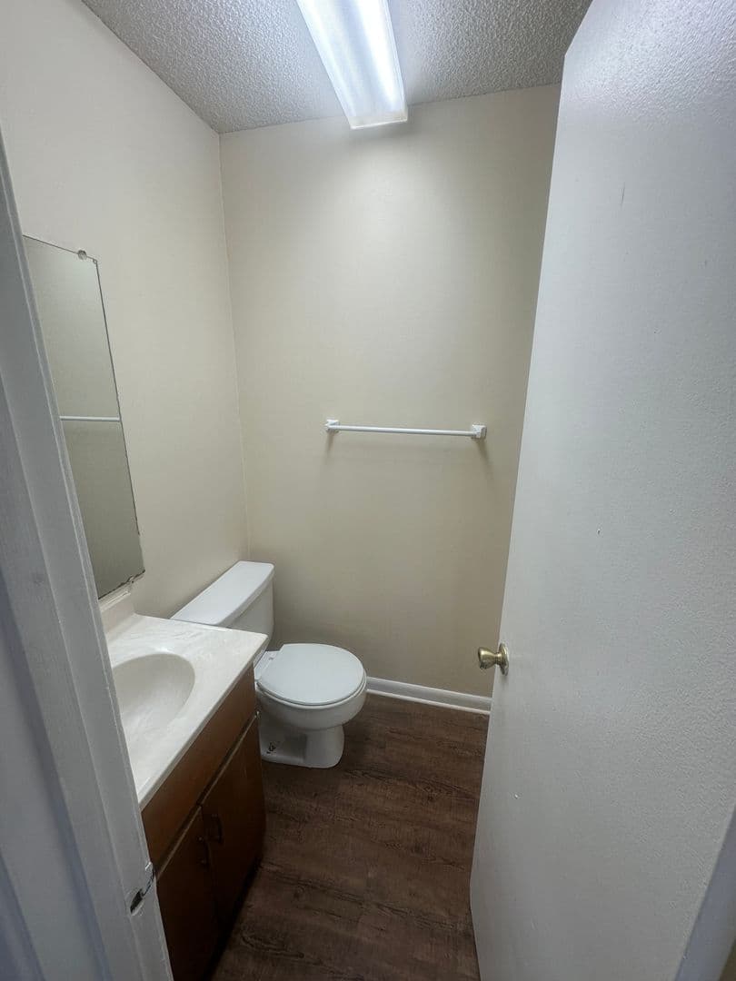 Remerton Apartment: 1603 Victory St