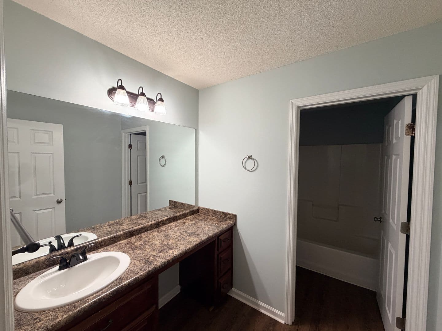 Hahira Apartment: 103 S. West St * - 934 - C