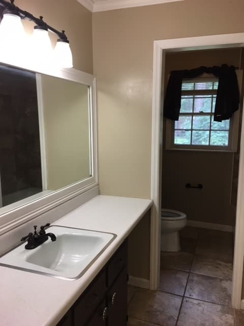 Valdosta House: 1111 Gornto Rd. *