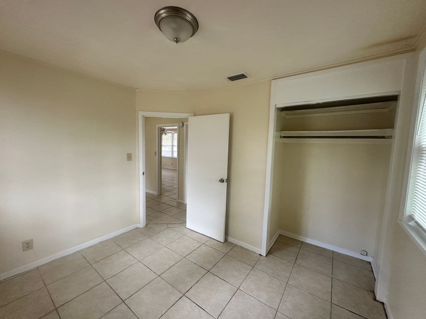Valdosta House: 813 E. Poplar Dr *