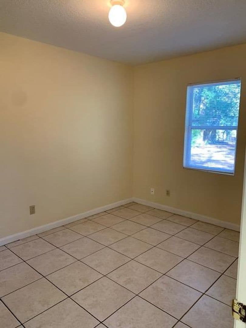 Valdosta House: 722 E Brookwood Place*