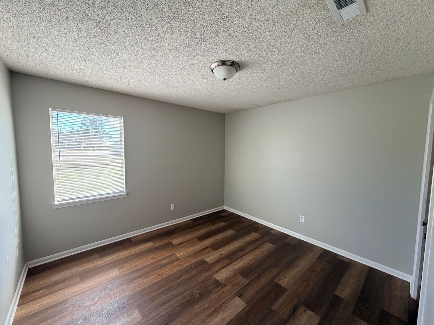 Hahira Apartment: 509 E. Main St. * - 908 - A