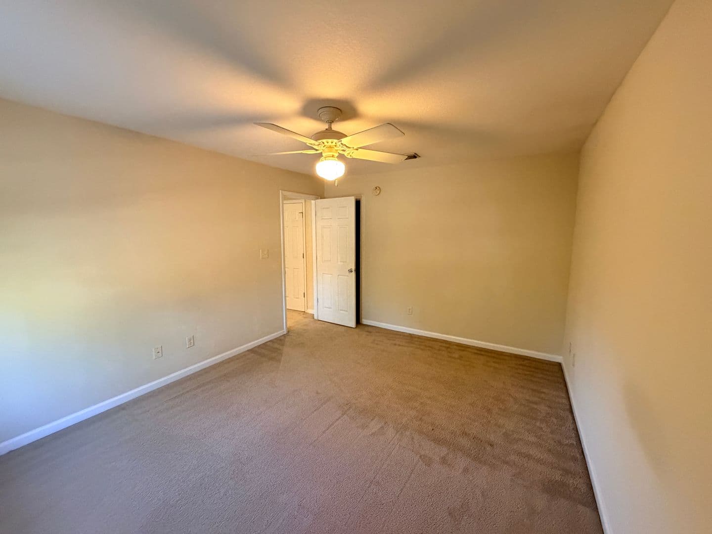 Valdosta Apartment: 1704 N Patterson St. * - #4