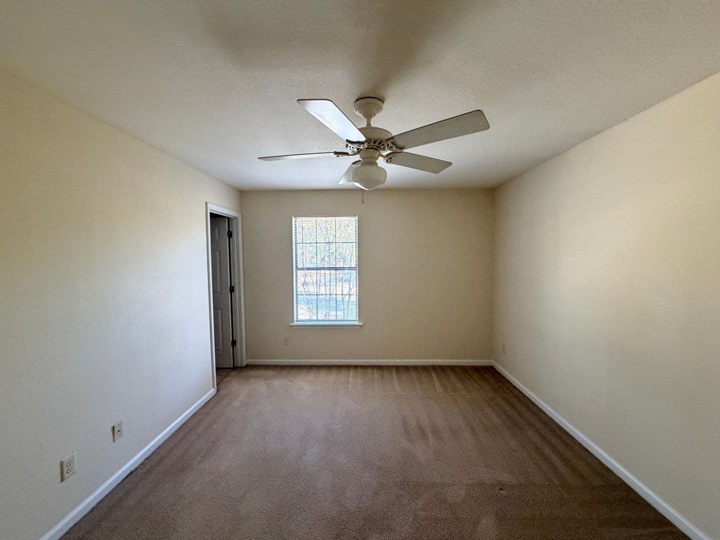 Valdosta Apartment: 1704 N Patterson St. * - #4