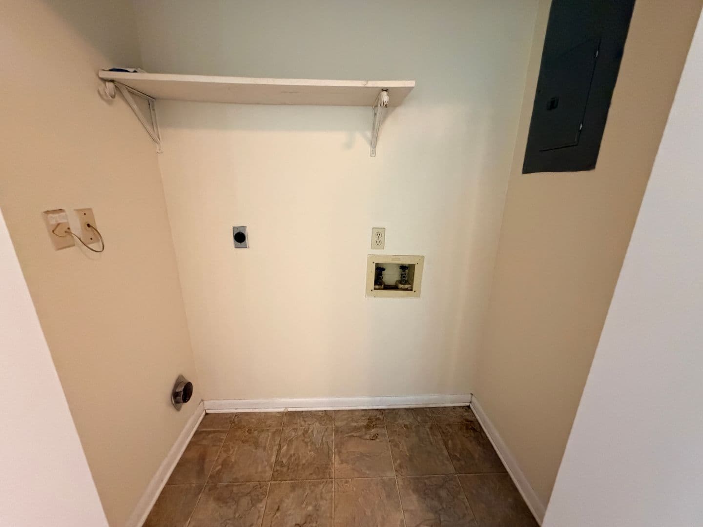 Remerton Apartment: 1603 Victory St