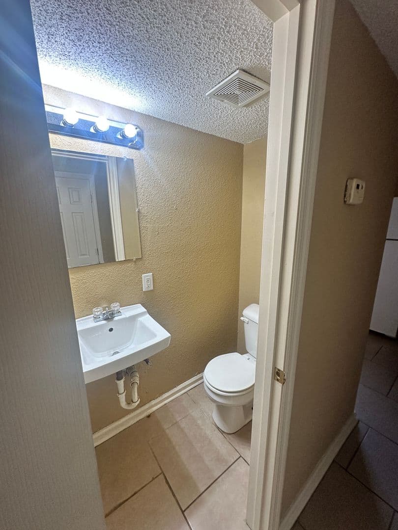 Adel Townhome: 1305 Breckenridge Dr Apt 9